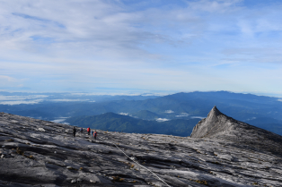 コタキナバル5日間
【別途手配 キナバル山登頂】
マレーシア最高峰4095mにチャレンジ