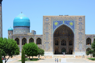 ホームステイで暮らしに触れる
青の都サマルカンドでインターンシップ
ウズベキスタン9日間
