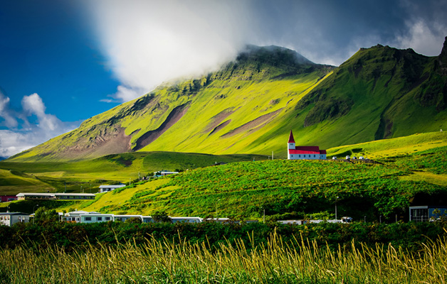 白夜・緑の大地・滝・トレッキング