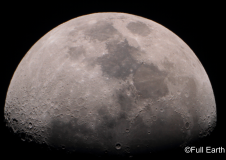 天体望遠鏡からみた月（イメージ）