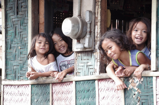 【1名催行】
ゴミ山・スラム街で交流ボランティア
フィリピン・セブ島４日間
