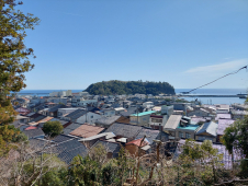 上空から見た小木の街並み