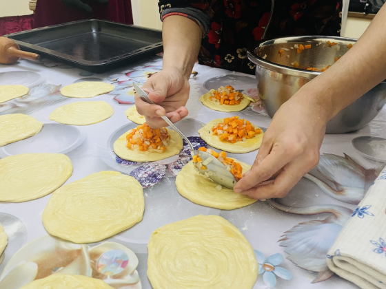 一緒に夕食作りに挑戦！（イメージ）