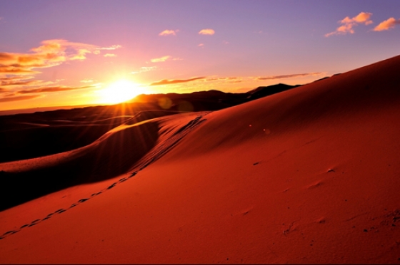 サハラ砂漠からの日の出は圧巻！